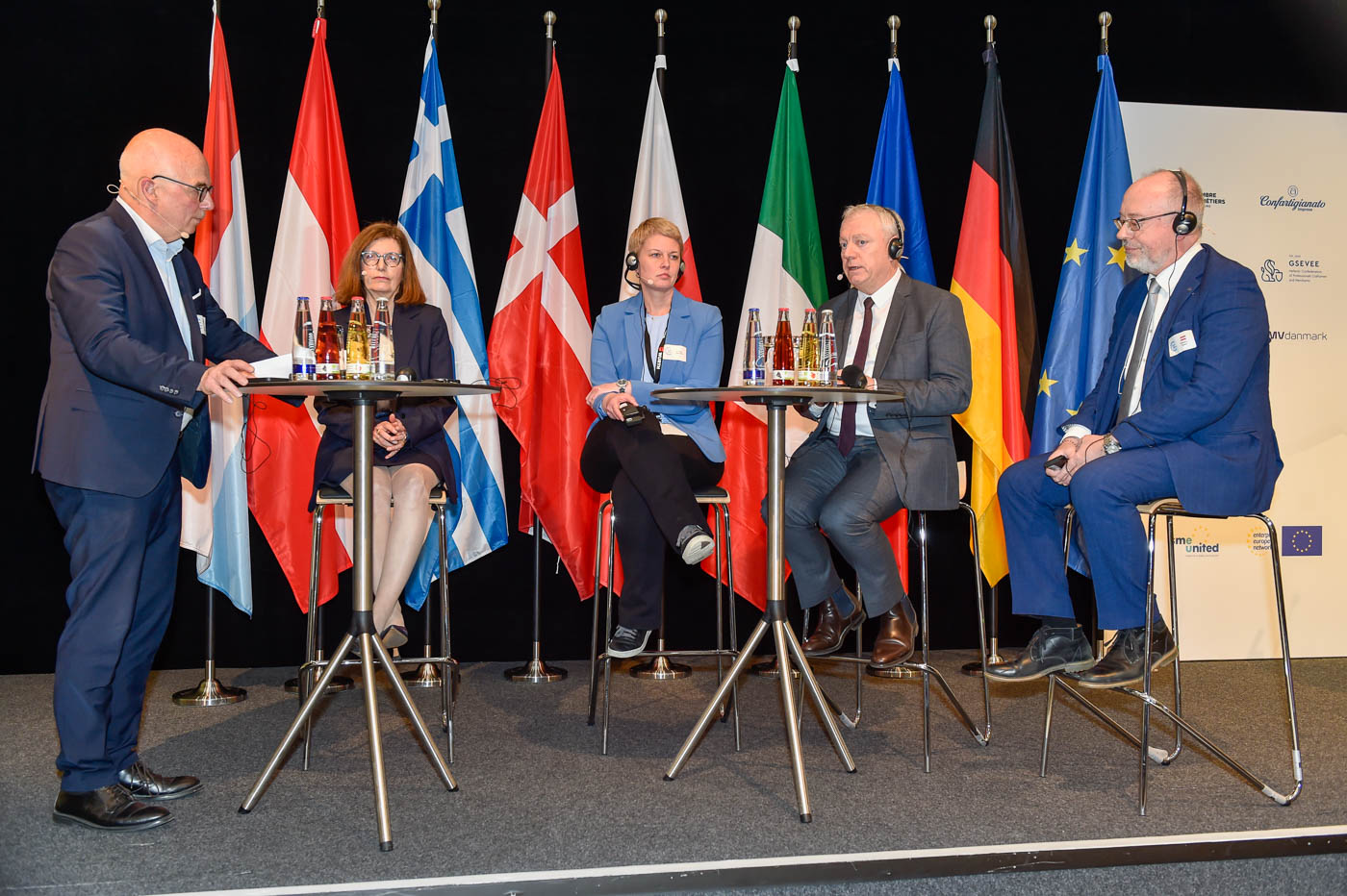 Europäische Handwerkskonferenz 2025 in München: (v.l.n.r.) Moderator Dr. Detlef Fechtner; Manuela Geleng, Direktorin GD EMPL: Prof. Dr. Nicole Naeve-Stoß, Uni Köln; Joël Fourny Präsident CMA France; Alexander Rauner, WKÖ
