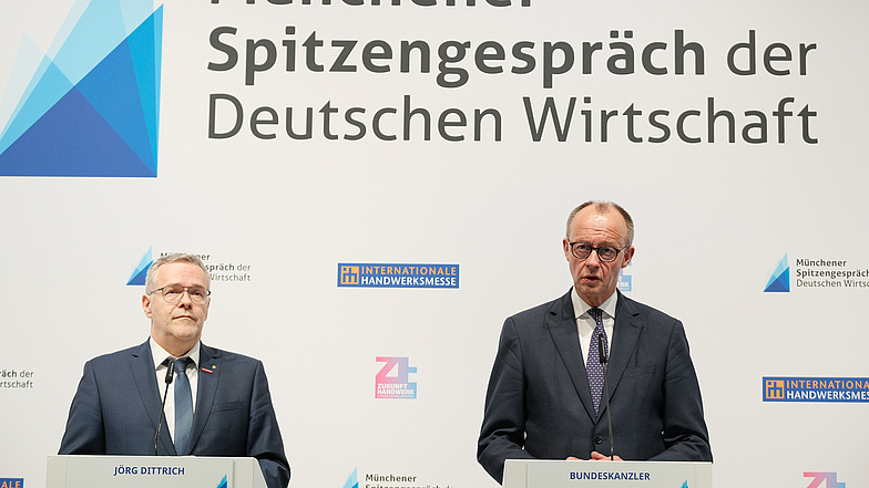 Münchener Spitzengespräch der Deutschen Wirtschaft 2026: Jörg Dittrich (ZDH) und Bundeskanzler Friedrich Merz