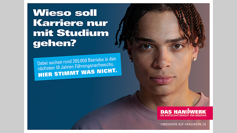 Plakatmotiv aus der Handwerkskampagne 2022. Text auf dem Bild: "Wieso soll Karriere nur mit Studium gehen?" 