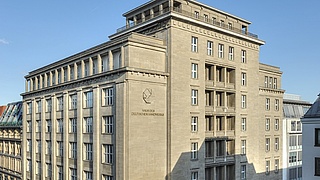 Rundumblick auf das "Haus des Deutschen Handwerks".