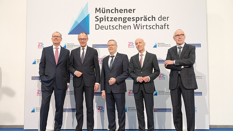 Münchener Spitzengespräch der Deutschen Wirtschaft 2026: Dr. Rainer Dulger (BDA), Bundeskanzler Friedrich Merz, Jörg Dittrich (ZDH), Dr.-Ing. E.h. Peter Leibinger (BDI),  Peter Adrian (DIHK) (v.l.n.r.)