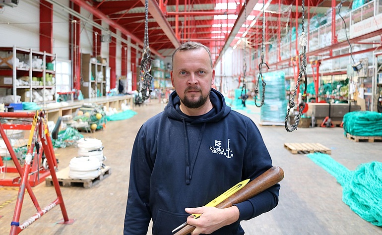 Stefan Lehmann in seiner Netzmanufaktur und Seilerei Kloska Rostock GmbH