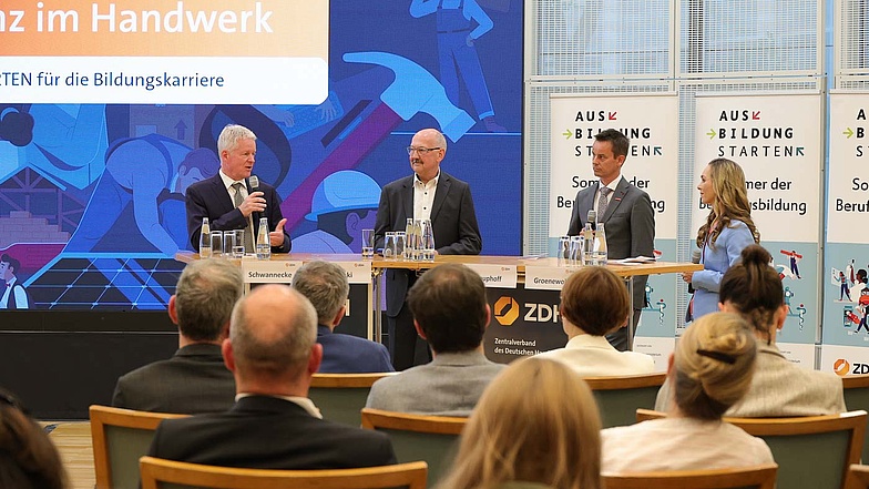 Podiumsdiskussion der Gäste zur Auftaktveranstaltung Sommer der Berufsausbildung