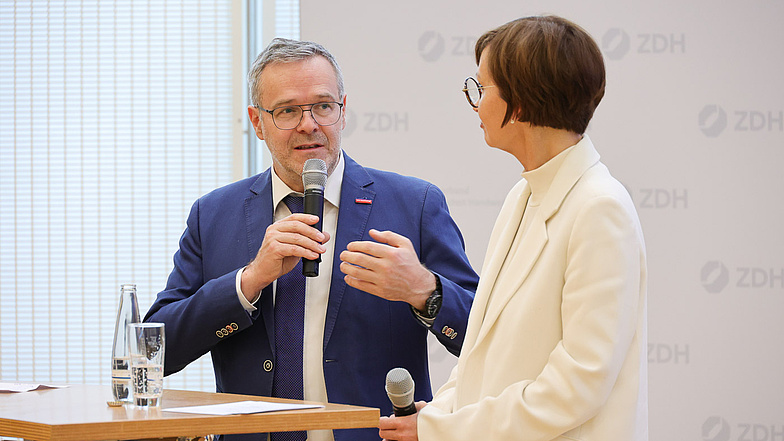 Jörg Dittrich und Bettina Stark-Watzinger im Gespräch 