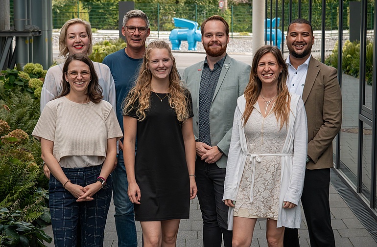 Bundesvorstand / v.l.n.r.: Sara Hofmann (vorne), Melina Stog, Sebastian Richter, Lea Marie Heuer, Franz Vogel, Anna-Lena Nissen und Badawi Salah