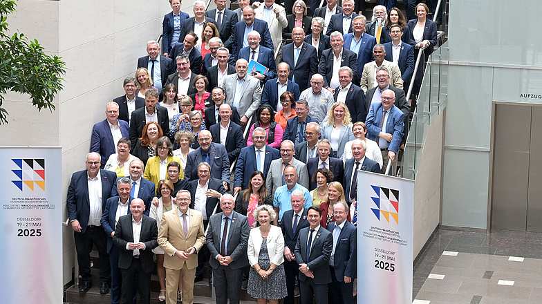 Die Teilnehmerinnen und Teilnehmer des 25. Deutsch-Französischen Handwerkskammertreffens.