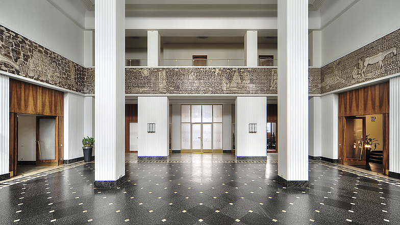 Blick ins Foyer im Haus des Deutschen Handwerks in Berlin.