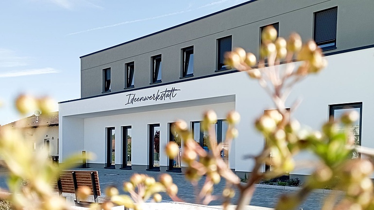 In der Ideenwerkstatt werden nachhaltige Baustoffe getestet, die bisher auf dem Markt noch wenig verwendet werden, wie etwa Käferholzsteine.