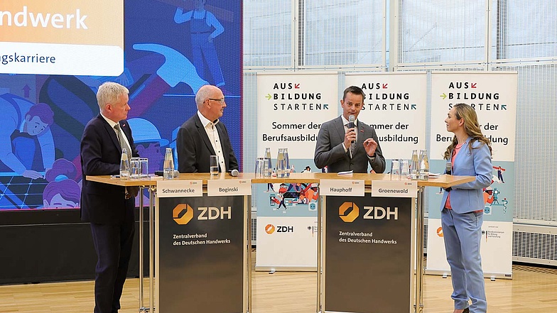 Podiumsdiskussion zur Auftaktveranstaltung Sommer der Berufsausbildung