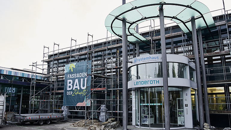 alte Glasfassade der Firma Lenderoth Service