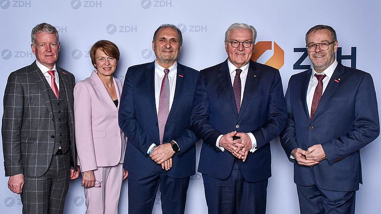 Bundespräsident Steinmeier und Frau Büdenbender mit ZDH-Generalsekretär, Schwannecke ZDH-Ehrenpräsident Wollseifer und ZDH-Präsident Dittrich