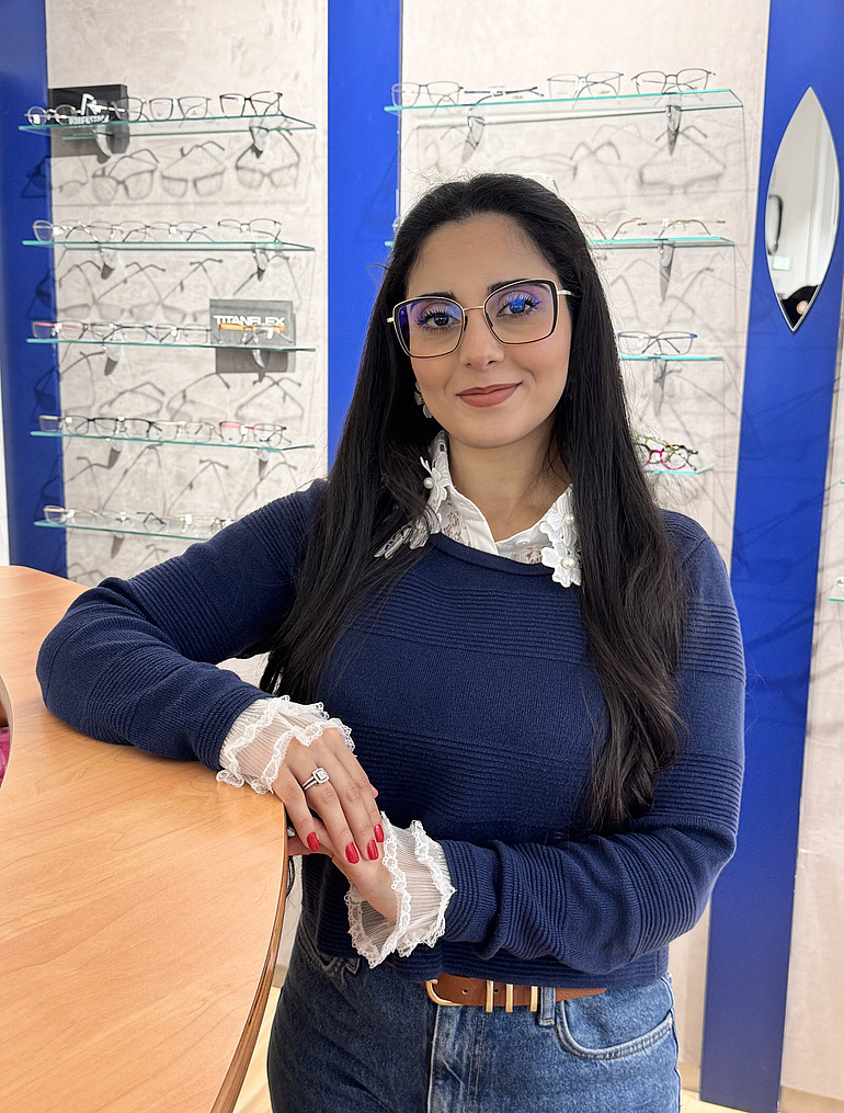 Augenoptikermeisterin Farah Alfarhan
