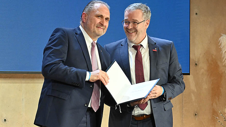 Hans Peter Wollseifer und Jörg Dittrich bei der Verleihung des Handwerkszeichens in Gold