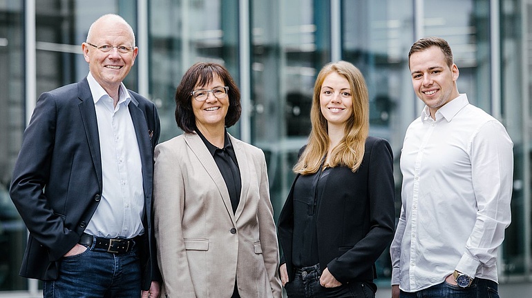 Die Eltern Wolfgang und Gisela Raab mit Tochter Julia und Sohn Benedikt