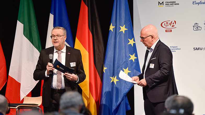 Europäische Handwerkskonferenz 2025 in München: ZDH-Präsident Jörg Dittrich und Moderator Dr. Detlef Fechtner