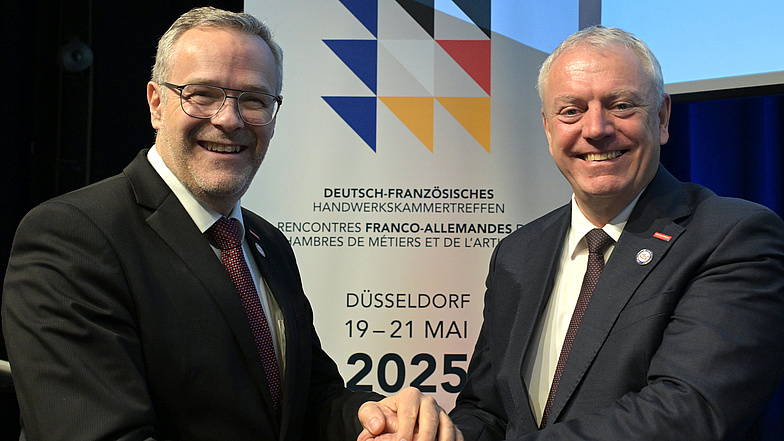 Jörg Dittrich, Präsident vom Zentralverband des Deutschen Handwerks, und Joël Fourny, Präsident des französischen Handwerksverbands Chambres de Métiers et de l'Artisanat (CMA France), auf dem 25. Deutsch-Französischen Handwerkskammertreffen.