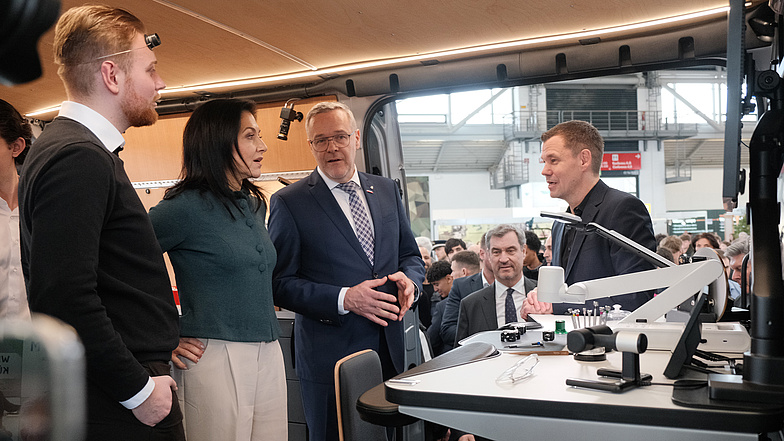 Messerundgang bei der ZUKUNFT HANDWERK und IHM 2026 mit Jörg Dittrich, Präsident des ZDH, Katherina Reiche, Bundesministerin für Wirtschaft und Energie und Schirmherrin von ZUKUNFT HANDWERK 2026 und Markus Söder, Ministerpräsident des Freistaates Bayern.