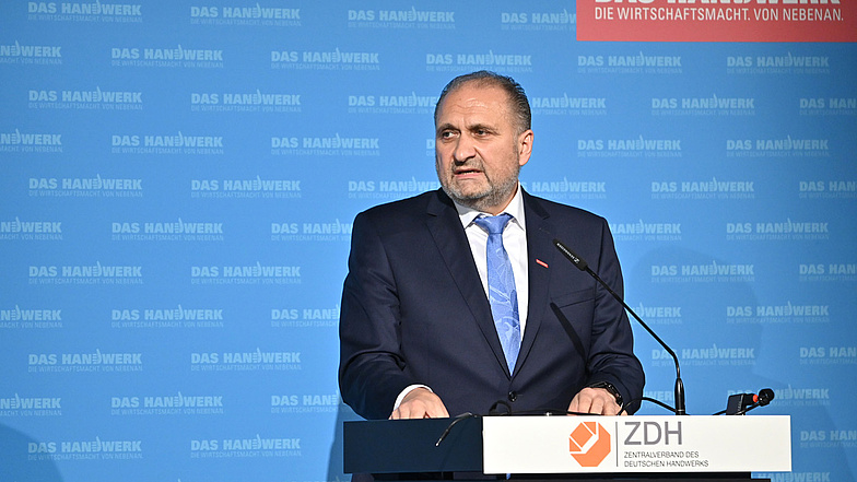 ZDH-Präsident Wollseifer auf dem Podium der ZDH-Vollversammlung im November 2021.