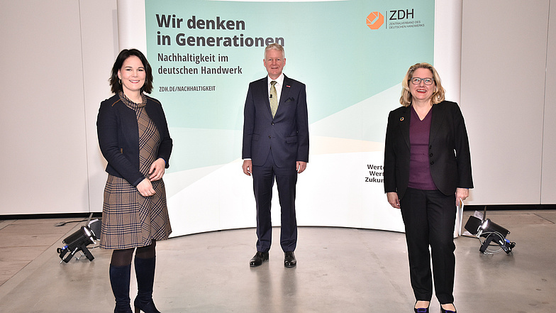 ZDH-Generalsekretär Schwannecke mit Annalena Baerbock und Svenja Schulze.