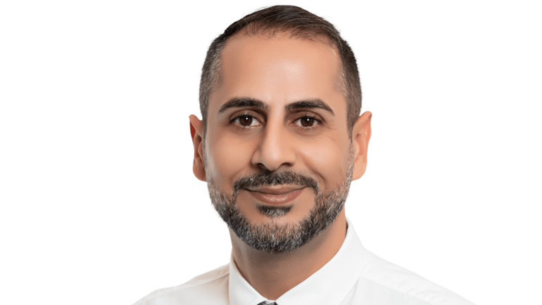 Ilhan Temiz ist als Gebäudereiniger mit seinem Team für die Sauberkeit in Hamburger Seniorenheimen zuständig.