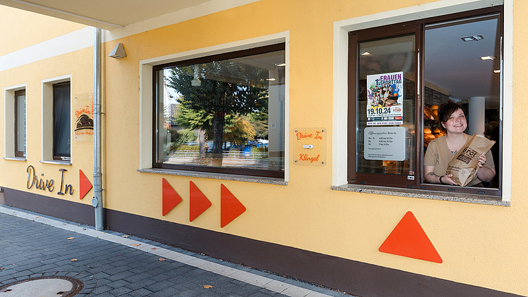 Backerei-Drive-In: Einkaufen, ohne auszusteigen, ist besonders für Eltern mit kleinen Kindern ein Segen.